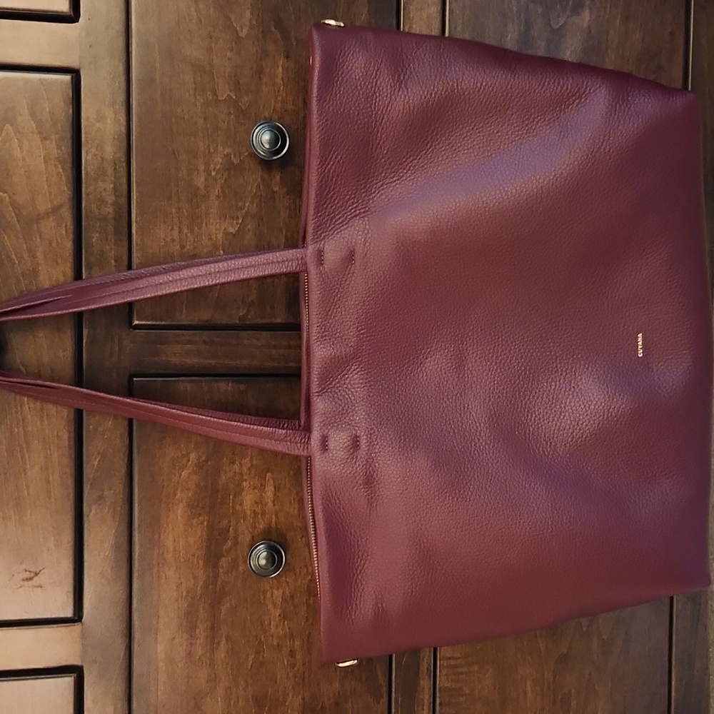 Cuyana CHERRY Leather Tote with Minimalist Design